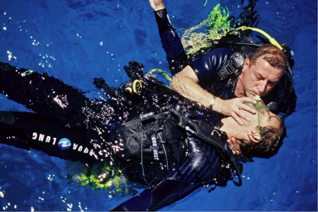 Procedures for First Aid and Diving Accidents rescue divers