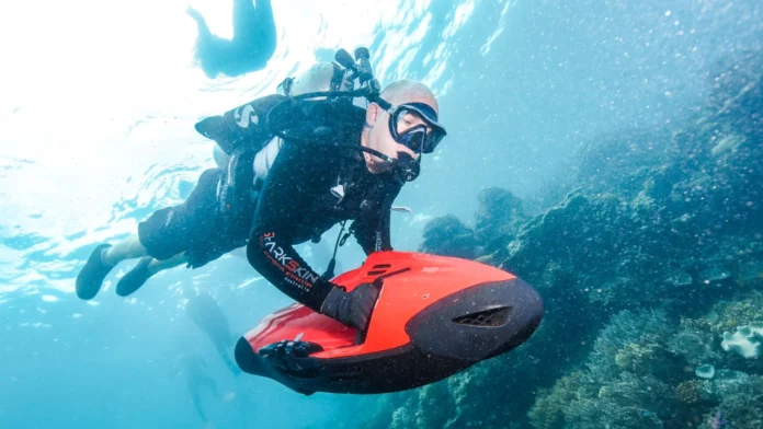 Mark Slingo diving with a Seabob DPV