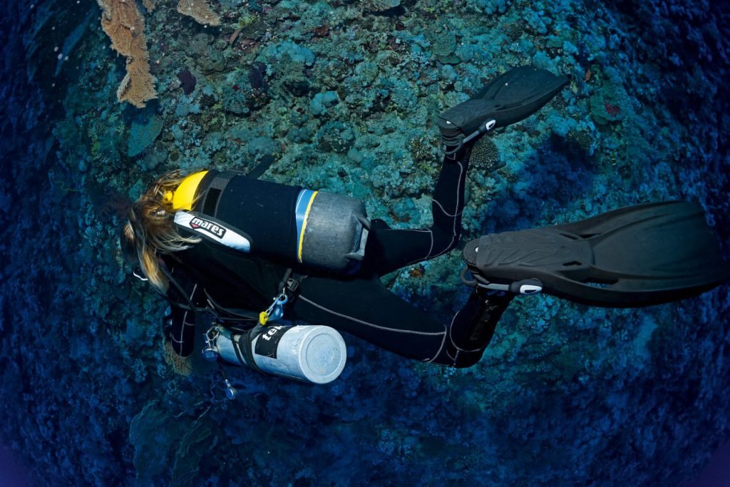 Independent diving