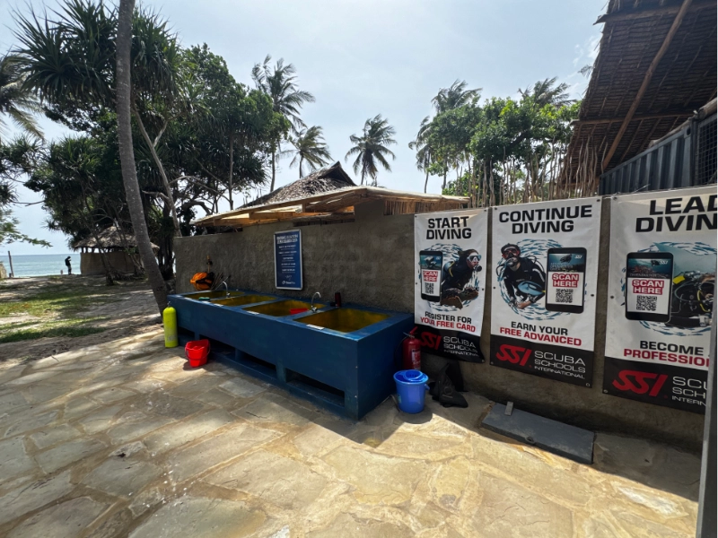 Equipment rinsing area