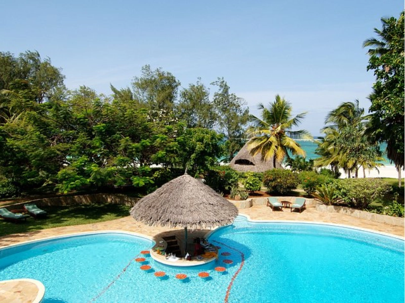 Flamboyant training pool