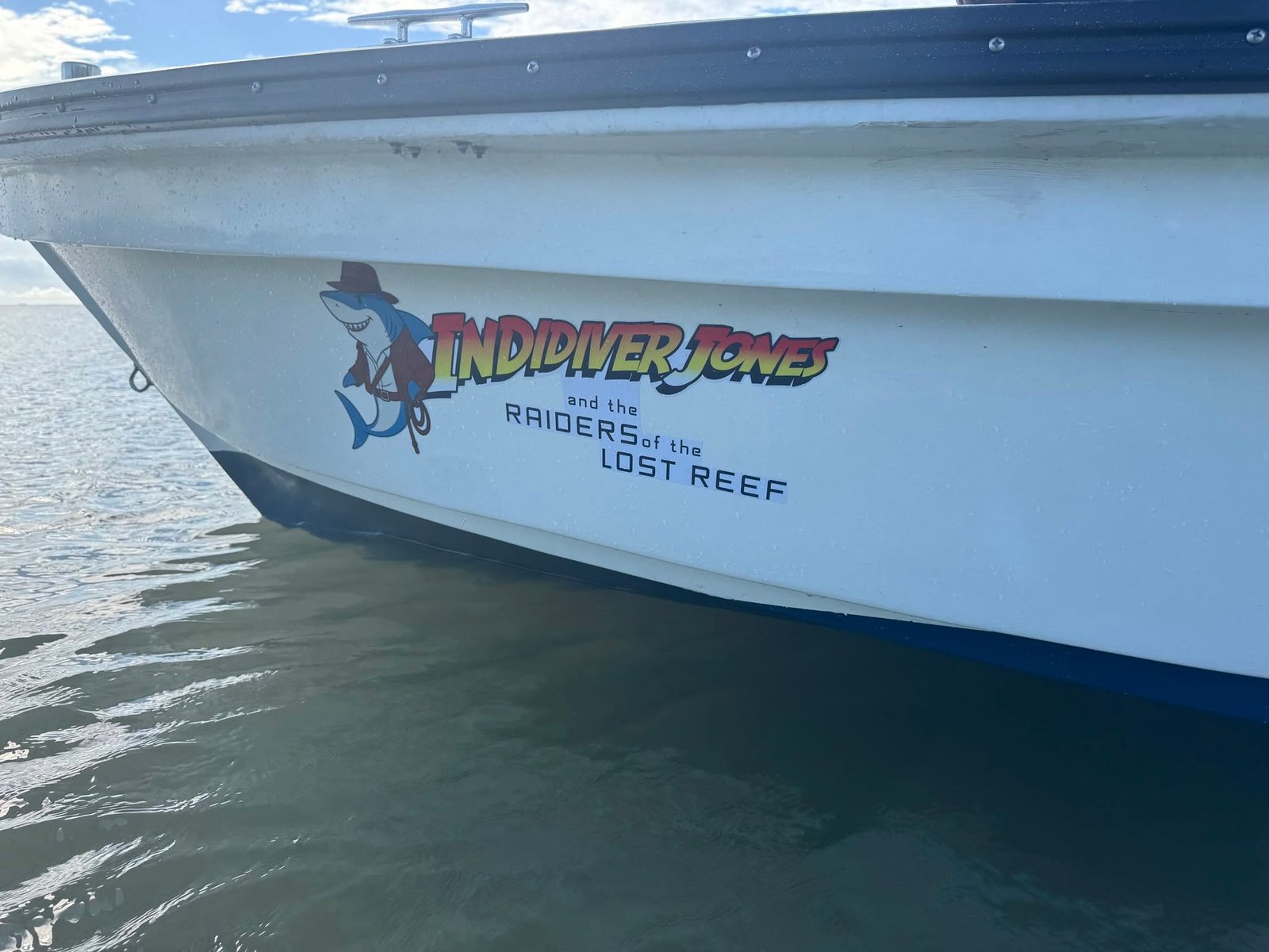 Indidiver Jones boat logo
